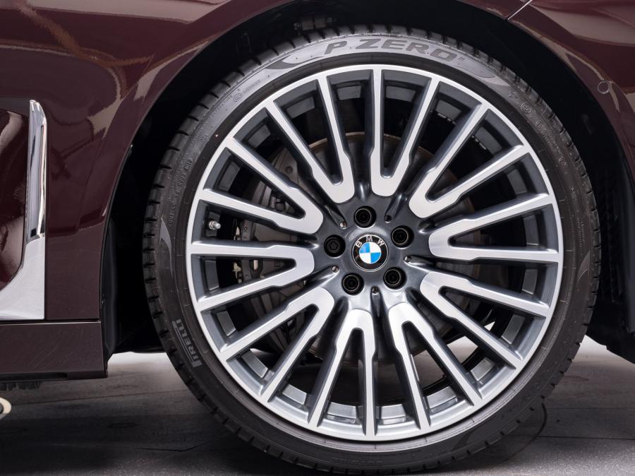 Колеса BMW 750Li xDrive (G12) 2020 года  (UAE) (фото 16 из 28)